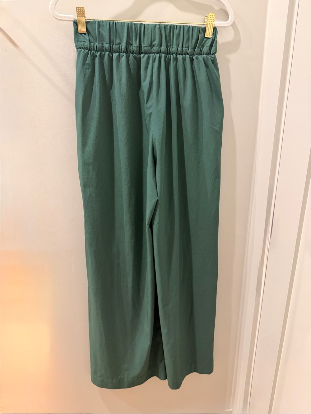 All in motion Active Light High-Rise Wide Leg Drawstring Pants in Forest Green - Picture 3 of 7